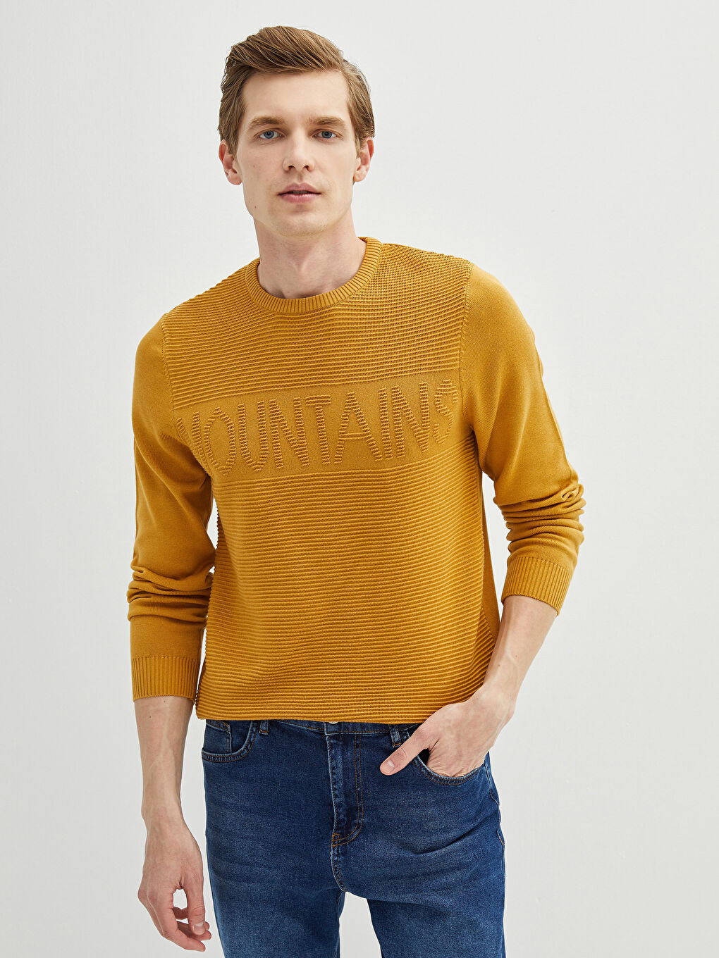 Мужской свитер с круглым вырезом из трикотажа-2