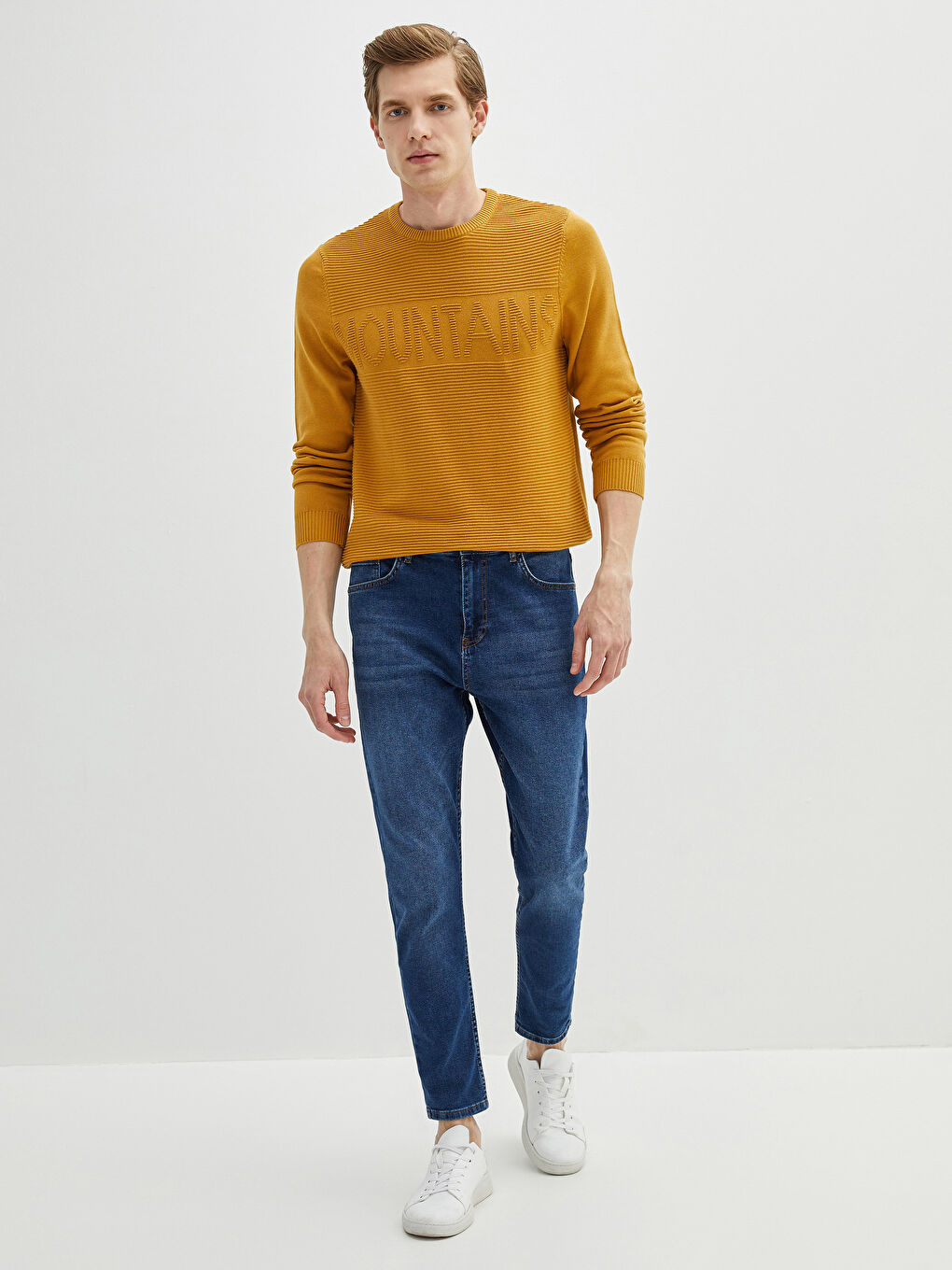 Мужской свитер с круглым вырезом из трикотажа-4