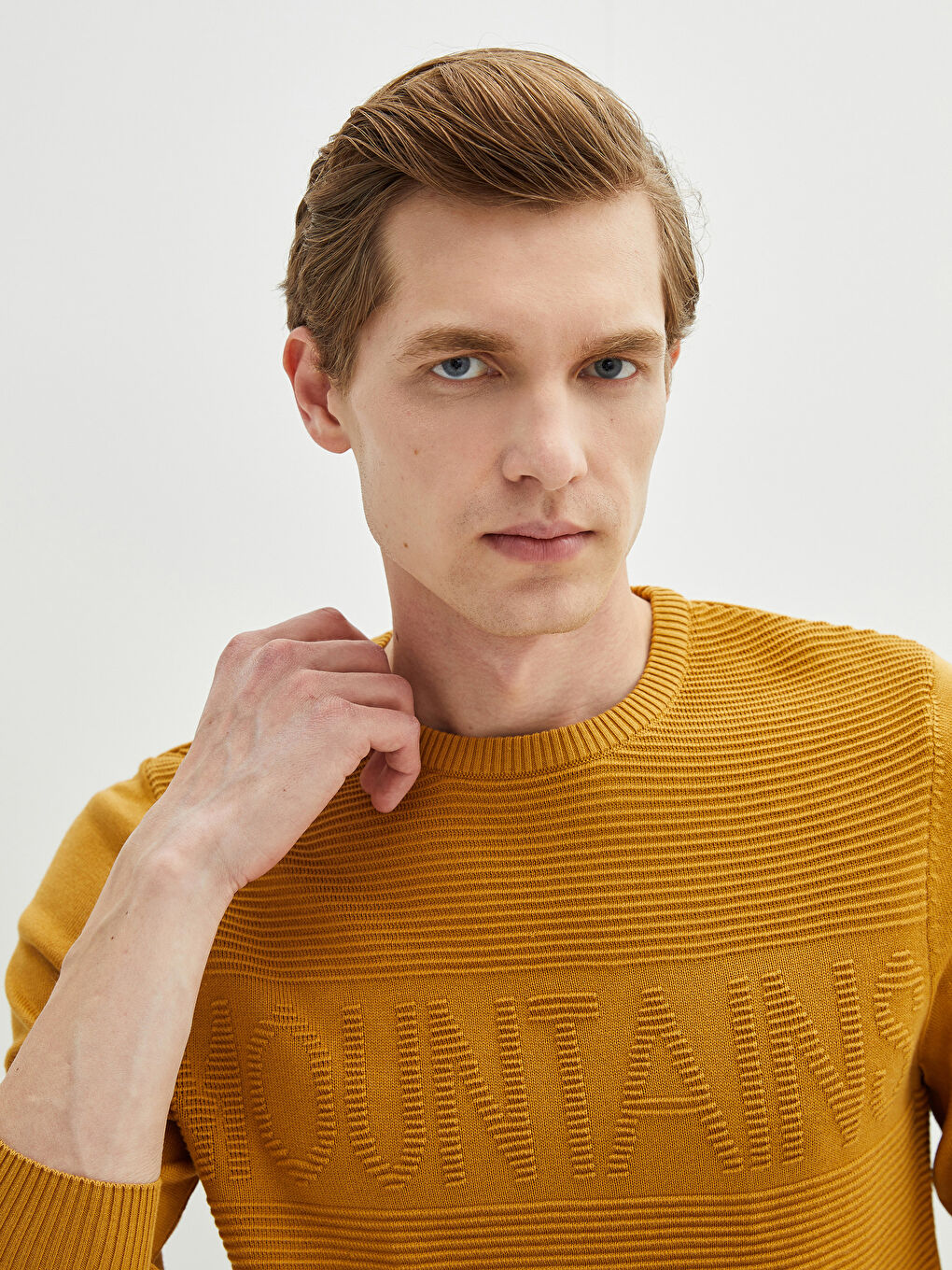 Мужской свитер с круглым вырезом из трикотажа-5