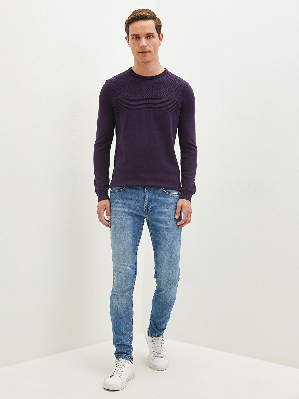 Мужской свитер с круглым вырезом из трикотажа-3