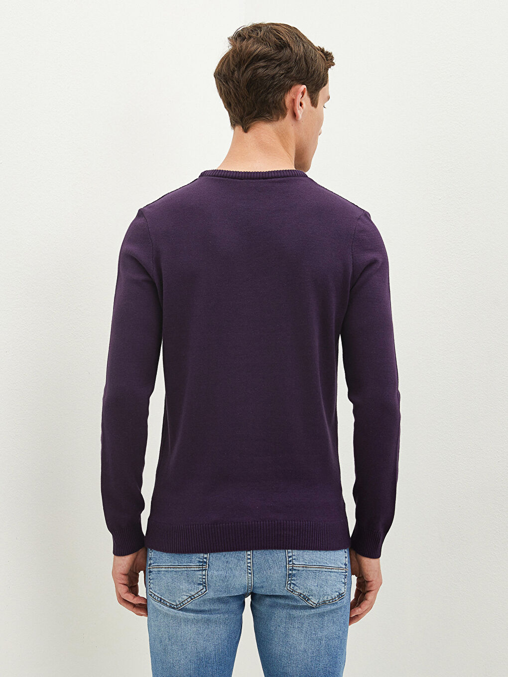 Мужской свитер с круглым вырезом из трикотажа-4