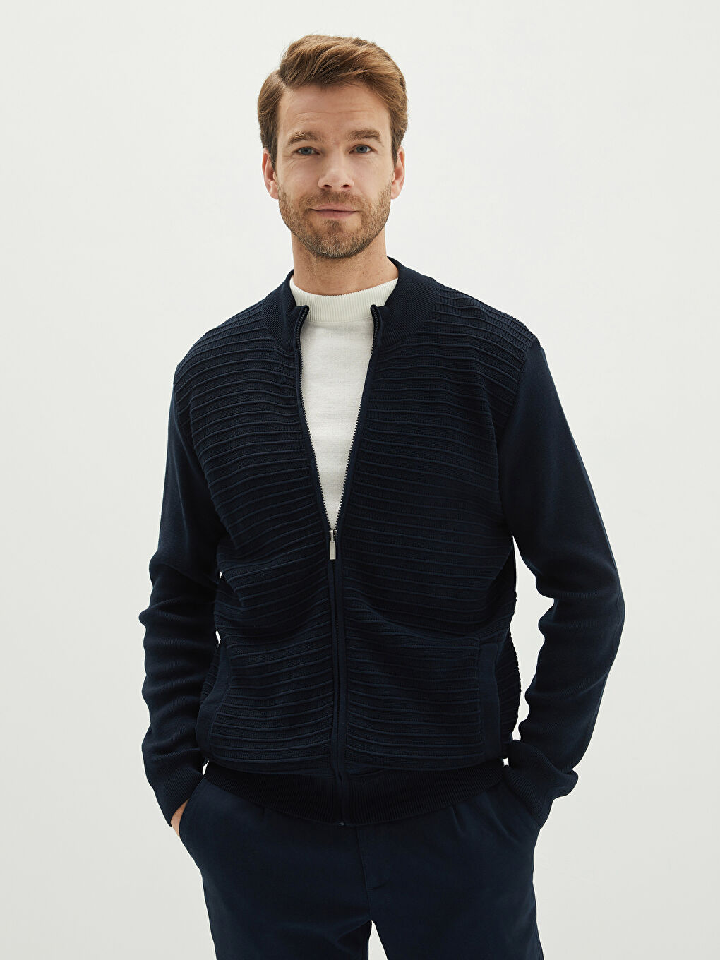 Cardigan en Tricot à Manches Longues avec Col Roulé pour Hommes de Coupe Standard-2