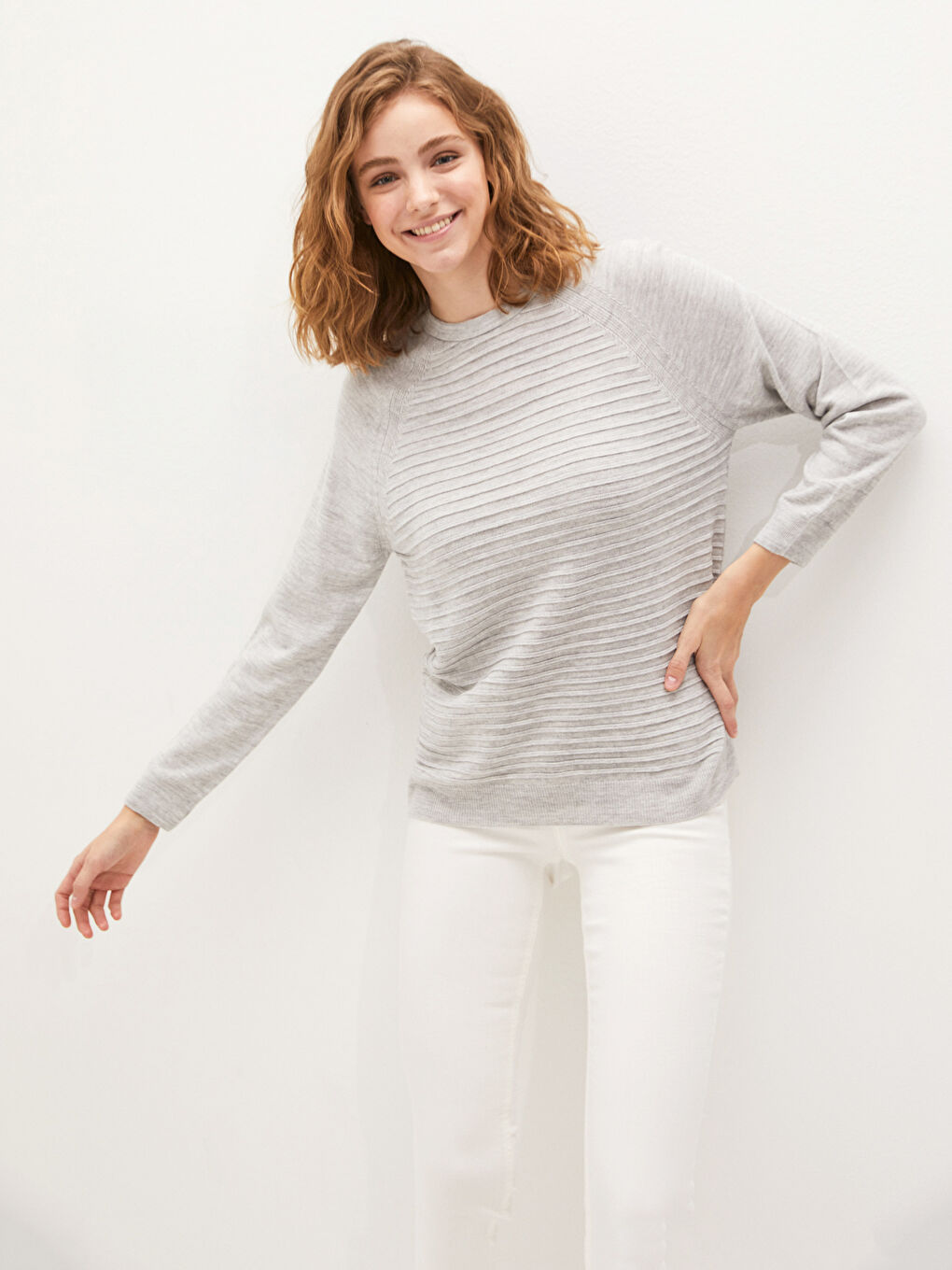 Gri Bisiklet Yaka Kendinden Desenli Uzun Kollu Kadın Triko  Kazak