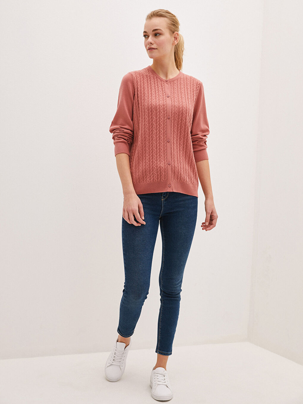 LCWAIKIKI Basic Crew Neck Self Patterned Long Sleeve Women's Tricot Cardigan -W11856Z8-LCC