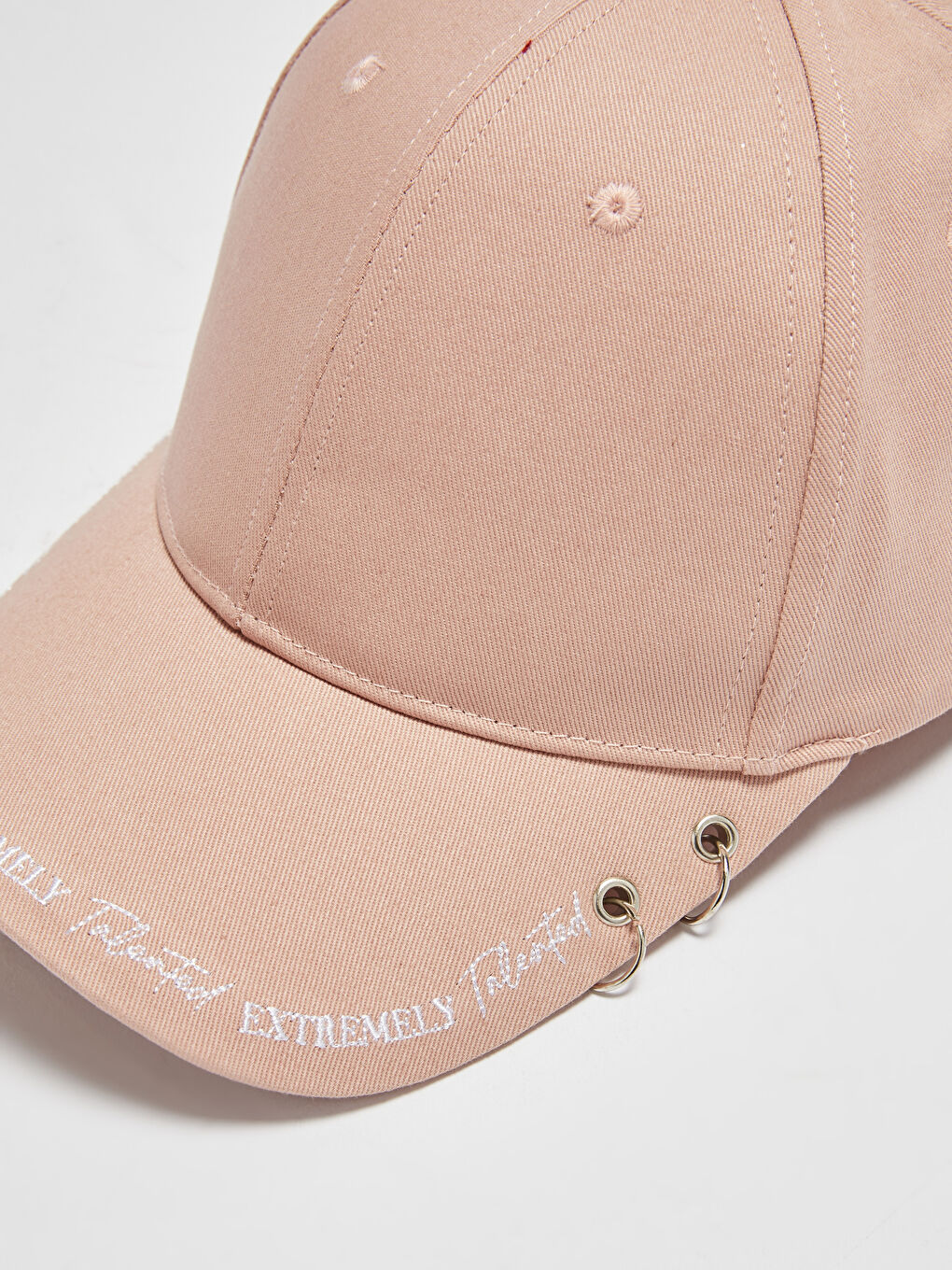 قبعة مطبوع عليها شعار للسيدات-2