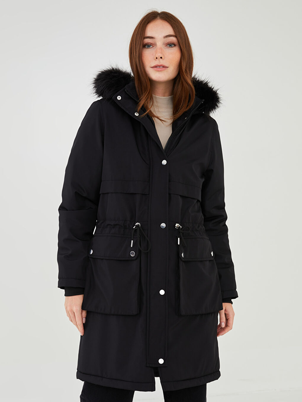 Siyah Kapüşonlu Düz Uzun Kollu Cep Detaylı Kalın Kadın Parka
