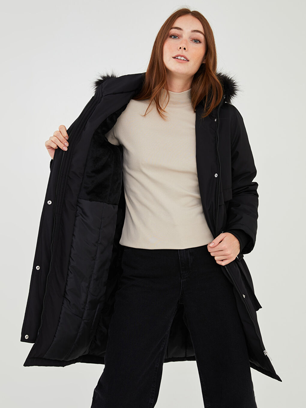 Siyah Kapüşonlu Düz Uzun Kollu Cep Detaylı Kalın Kadın Parka-1