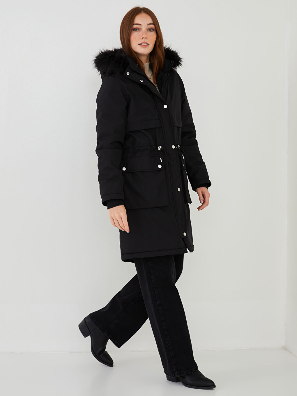 Siyah Kapüşonlu Düz Uzun Kollu Cep Detaylı Kalın Kadın Parka-2