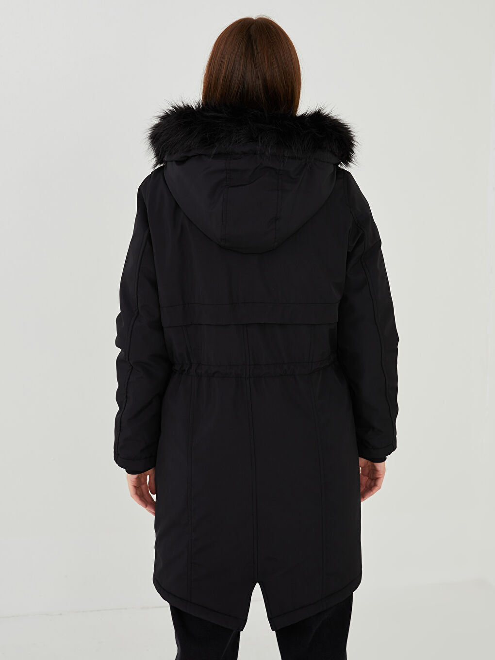 Siyah Kapüşonlu Düz Uzun Kollu Cep Detaylı Kalın Kadın Parka-4
