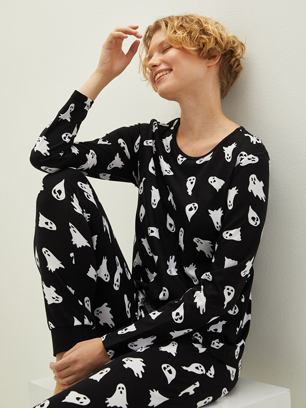 طقم بيجاما قطن كم طويل مطبوع برقبة دائرية للسيدات