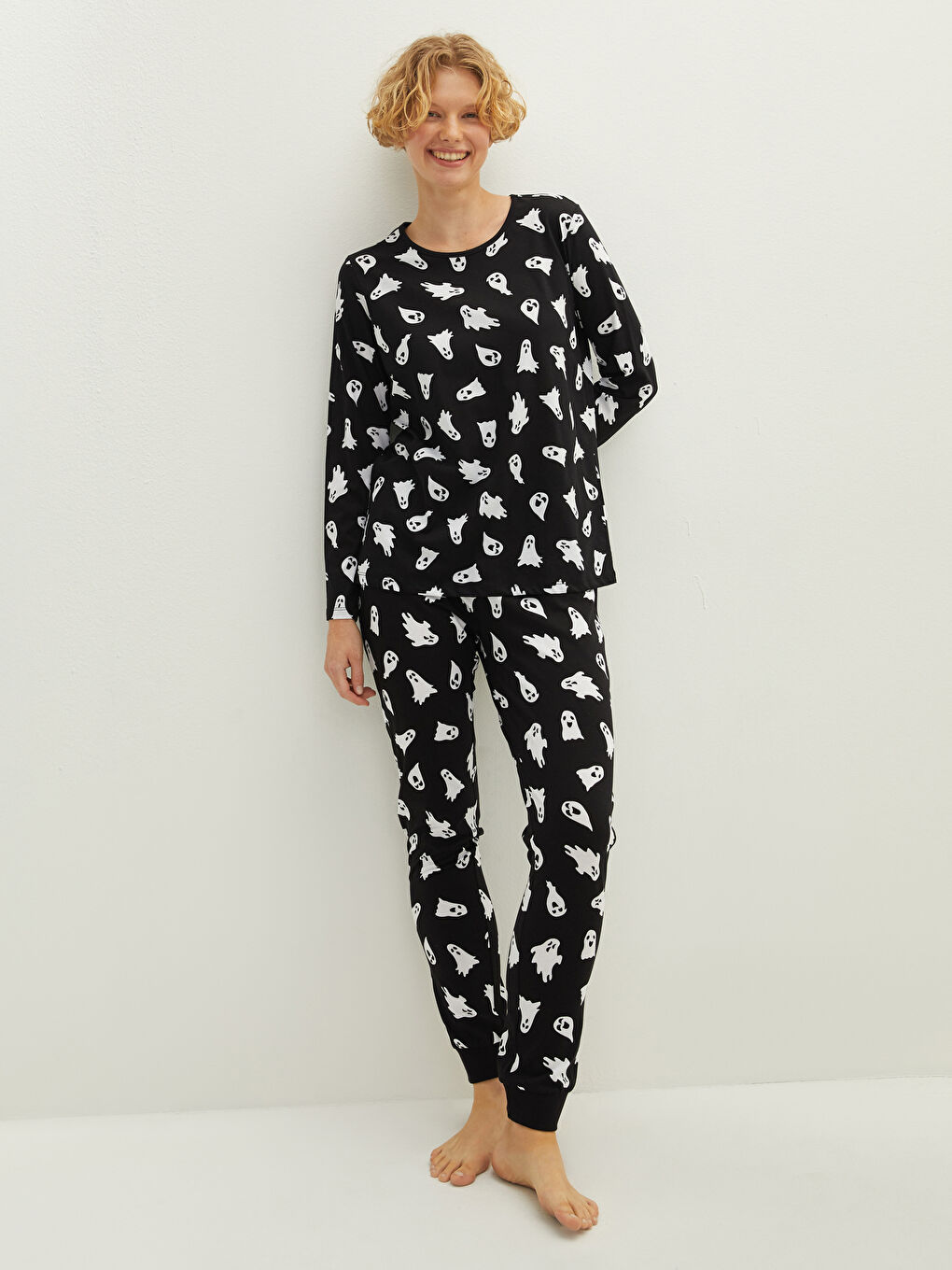 طقم بيجاما قطن كم طويل مطبوع برقبة دائرية للسيدات-1