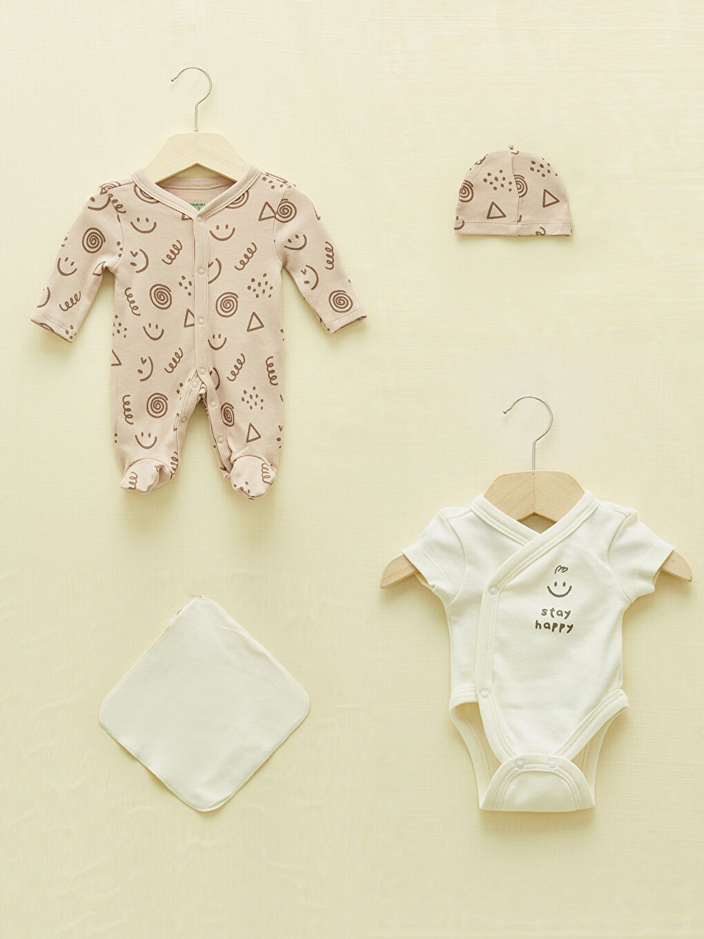 Bej V Yaka Baskılı Prematüre Unisex Bebek Hastane Çıkış Seti