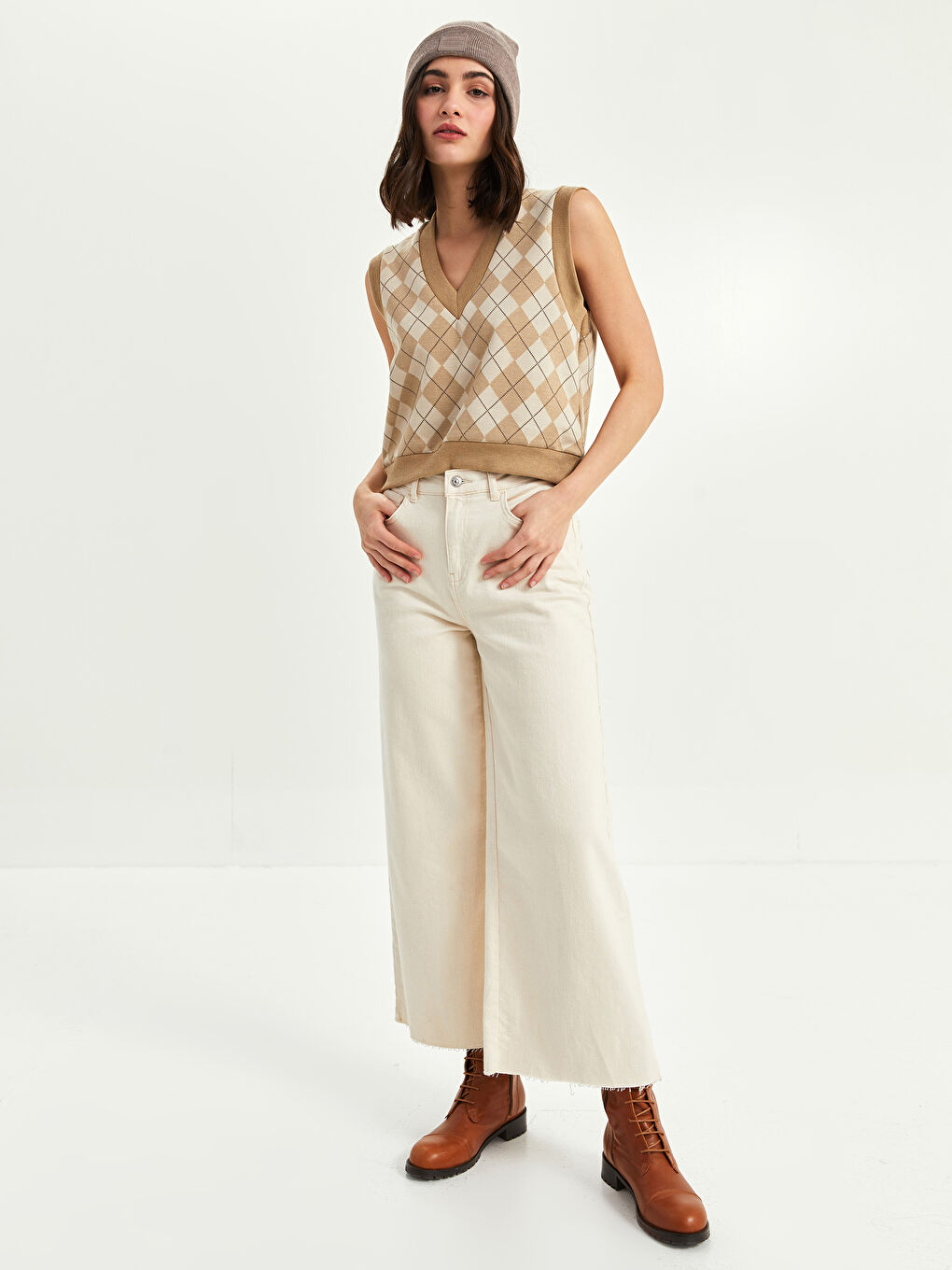 Bej Etiket Baskılı Kadın Triko Bere-2