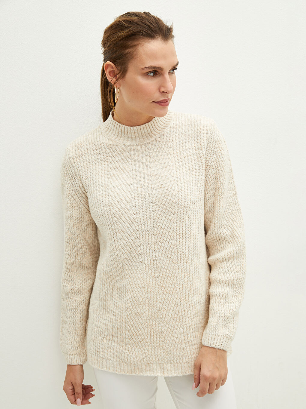 Bej Yarım Balıkçı Yaka Kendinden Desenli Uzun Kollu Kadın Triko Kazak