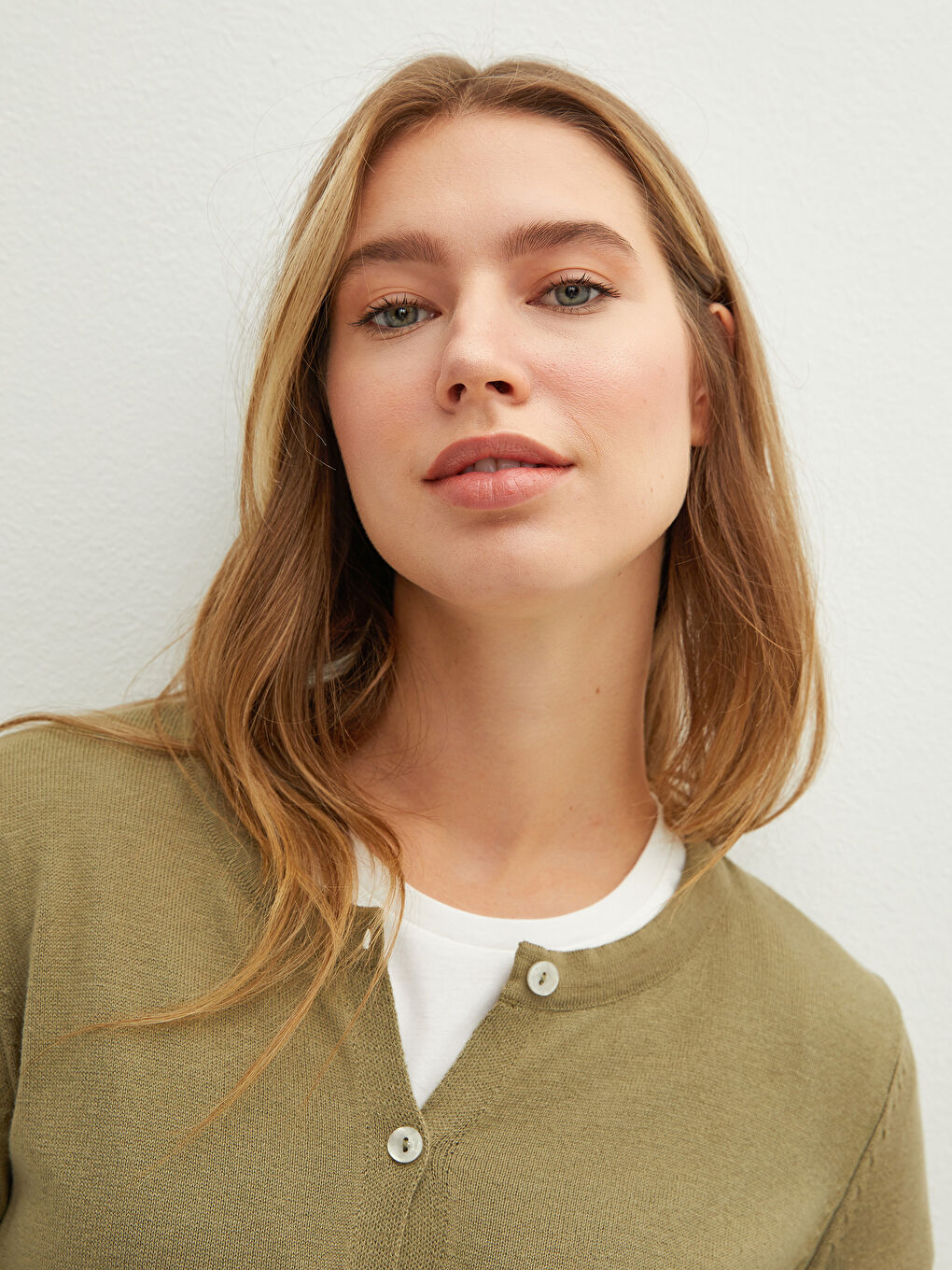 Haki Bisiklet Yaka Düz Uzun Kollu Düğme Kapamalı Kadın Triko Hırka-2