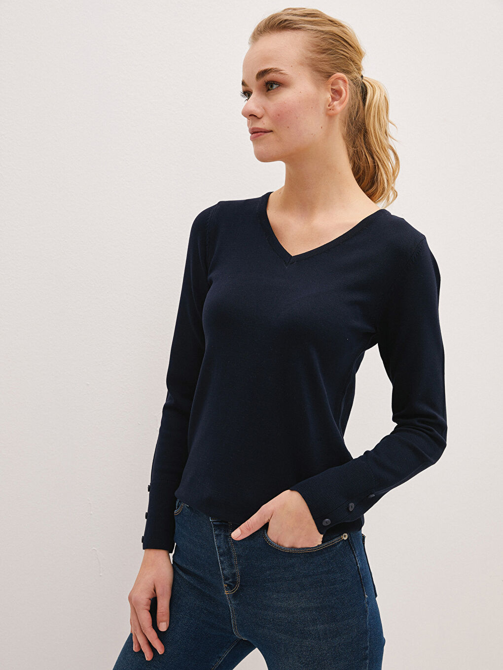 Свитер Женский Трикотажный С V-образным Вырезом, Прямой, С Длинными Рукавами И Деталями На Пуговицах