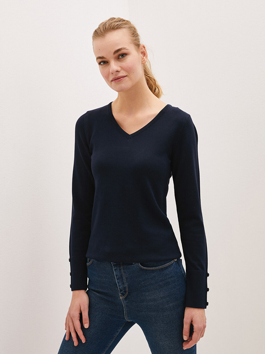 Свитер Женский Трикотажный С V-образным Вырезом, Прямой, С Длинными Рукавами И Деталями На Пуговицах-1