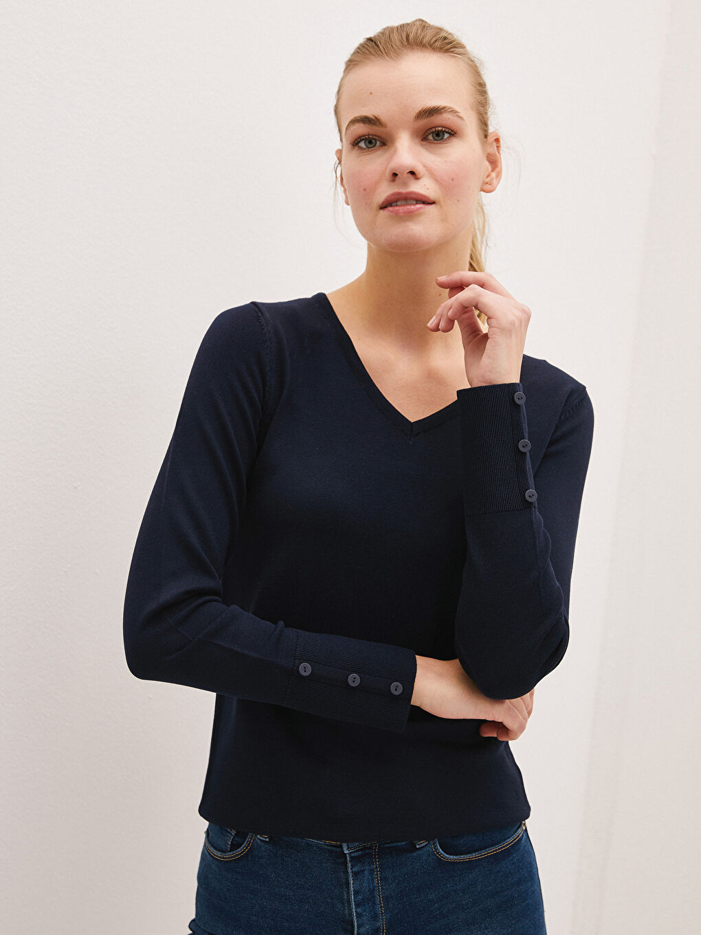 Свитер Женский Трикотажный С V-образным Вырезом, Прямой, С Длинными Рукавами И Деталями На Пуговицах-2