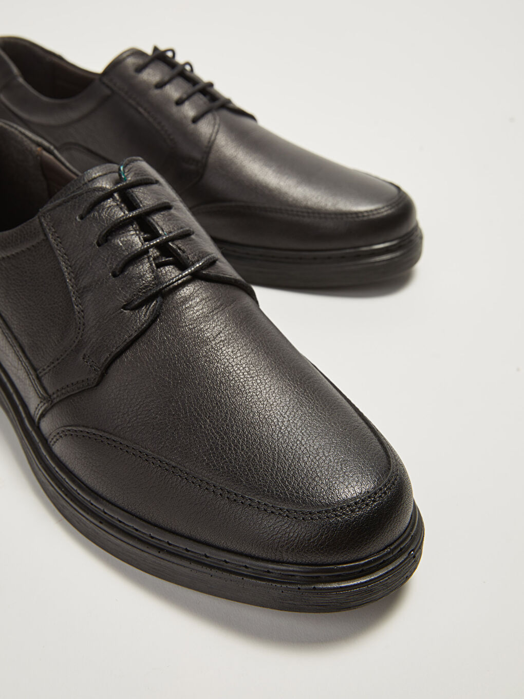 أحذية كلاسيكية جلدية بأربطة للرجال-4