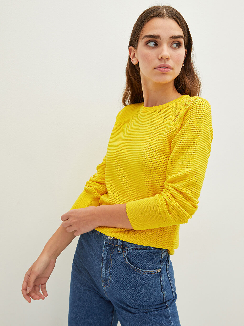 كنزة صوفية نسائية برقبة دائرية مُخَطَّطة كم طويل قطن