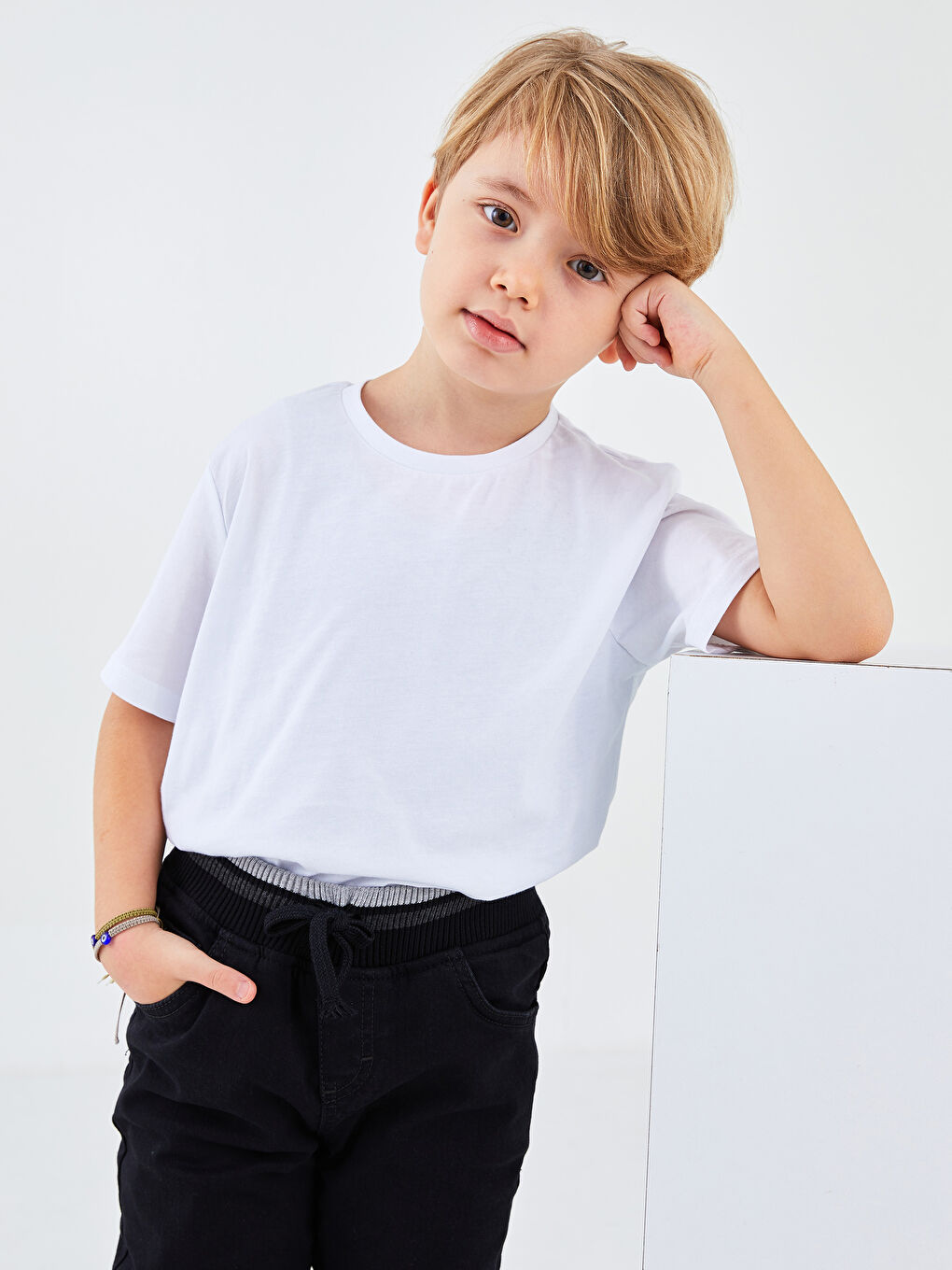 Beyaz Bisiklet Yaka Basic Kısa Kollu Erkek Çocuk Tişört-4