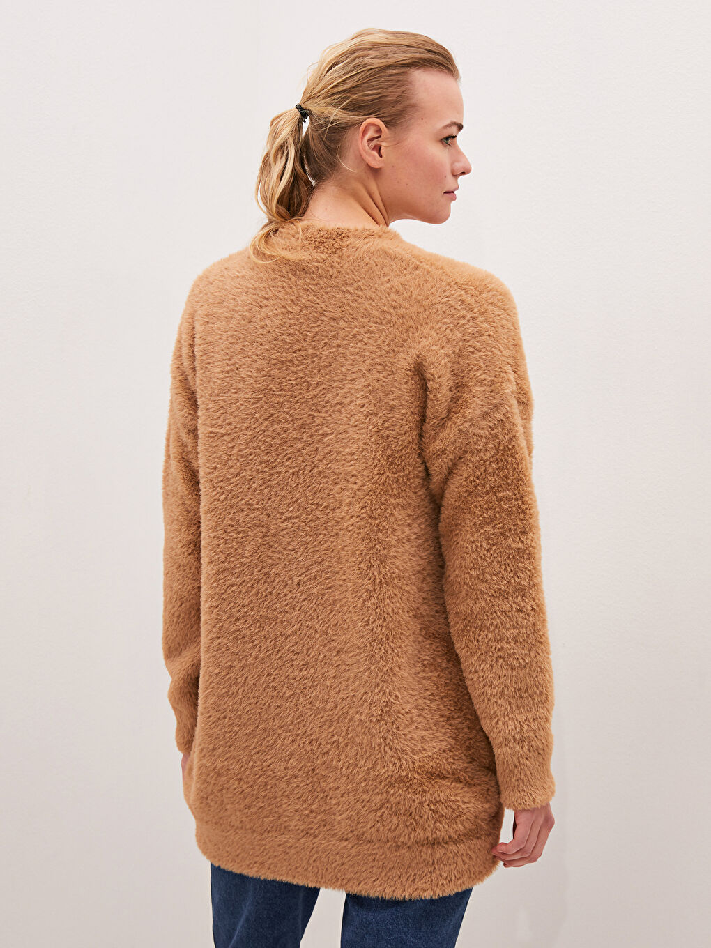 Kahverengi Cep Detaylı Uzun Kollu Peluş Kadın Triko Hırka-4