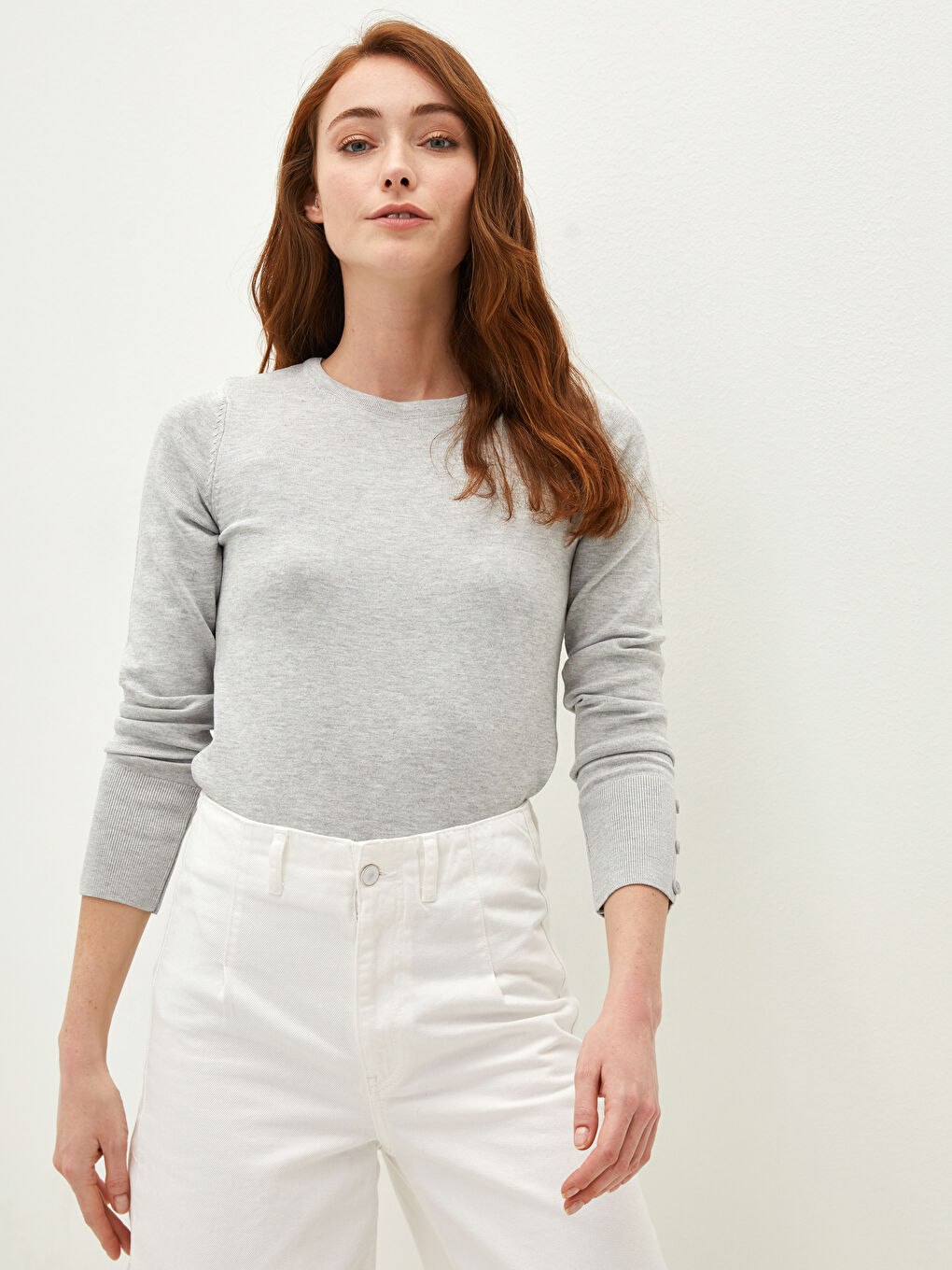 Свитер из трикотажа с длинным рукавом, прямой крой, круглый вырез, с деталями пуговиц для женщин-1