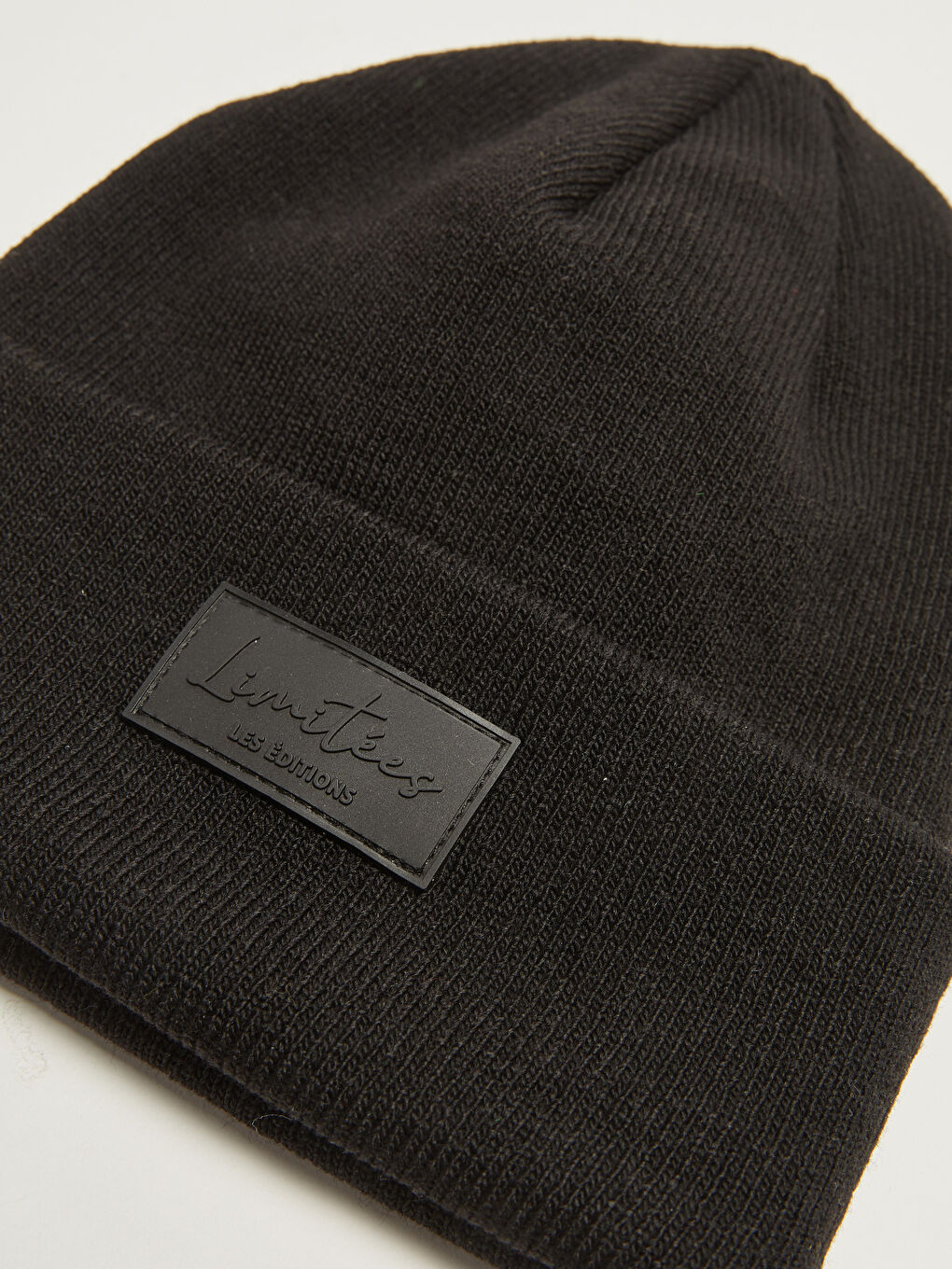 Siyah Etiket Baskılı Erkek Triko Bere-2