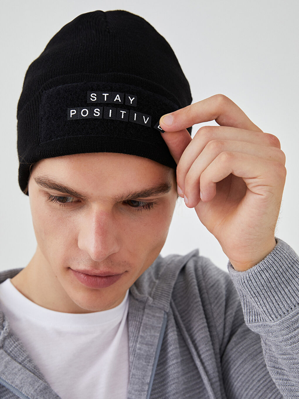 Ерлерге арналған өзгермелі жазуы бар трикотаж тоқыма бини шапкасы-1