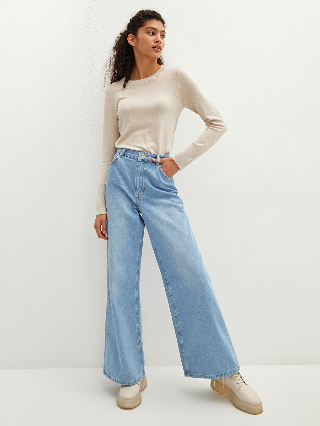 سترة تريكو سادة بياقة دائرية وأكمام طويلة للسيدات-1