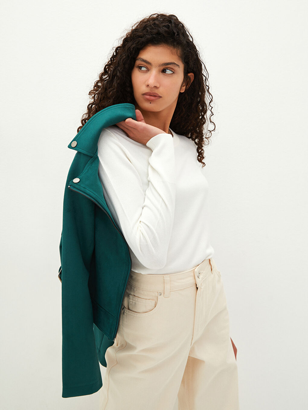 سترة تريكو سادة بياقة دائرية وأكمام طويلة للسيدات