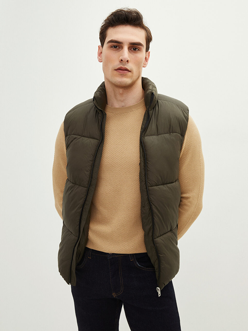 Schlank Geschnittene Dicke Weste Für Herren Mit Hohem Kragen-1