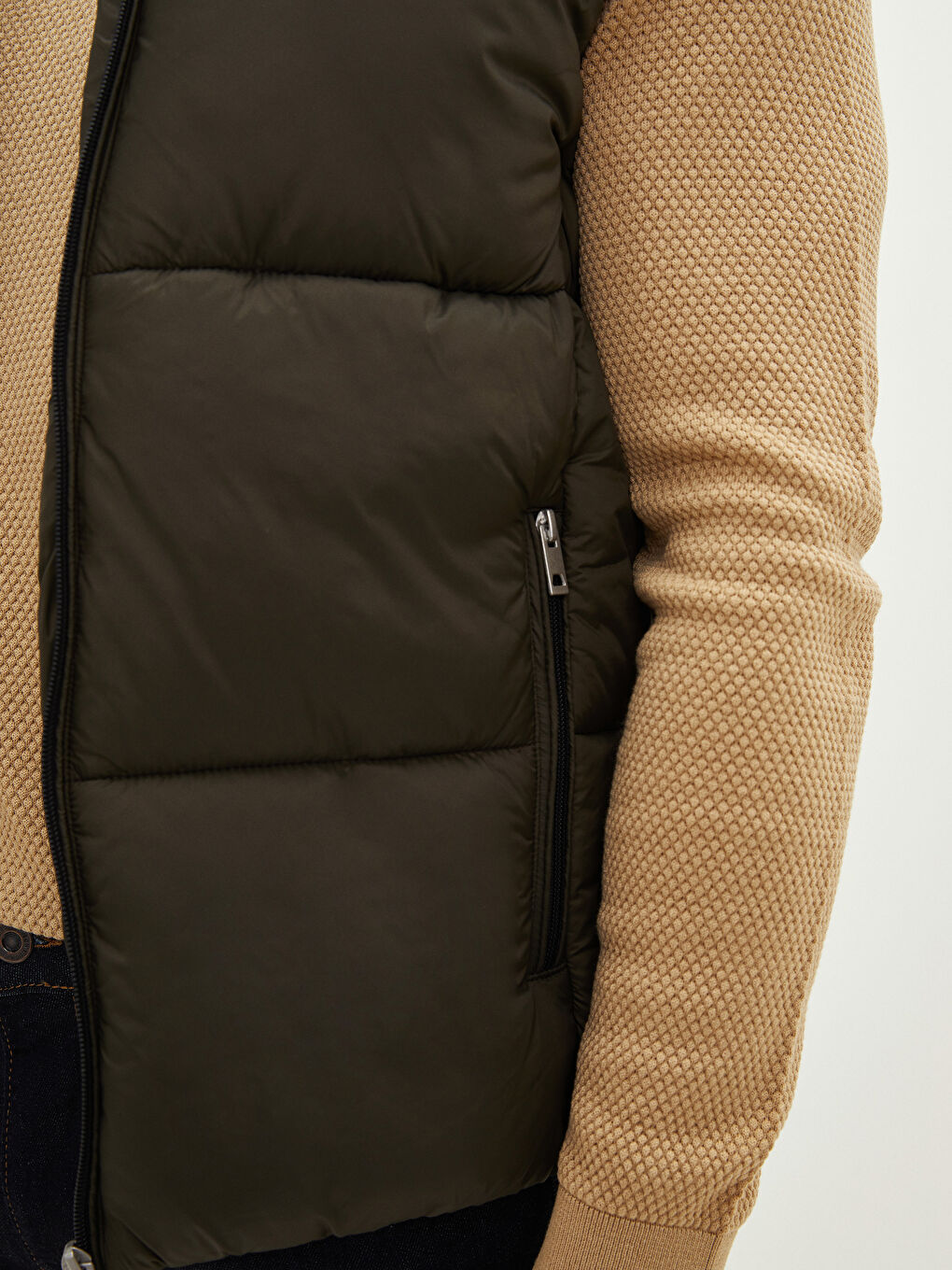 Schlank Geschnittene Dicke Weste Für Herren Mit Hohem Kragen-4