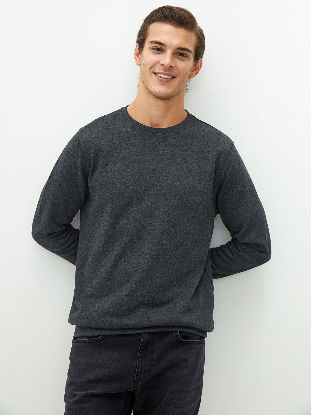 Crew Neck Long Sleeve Basic Men's Sweatshirt-1