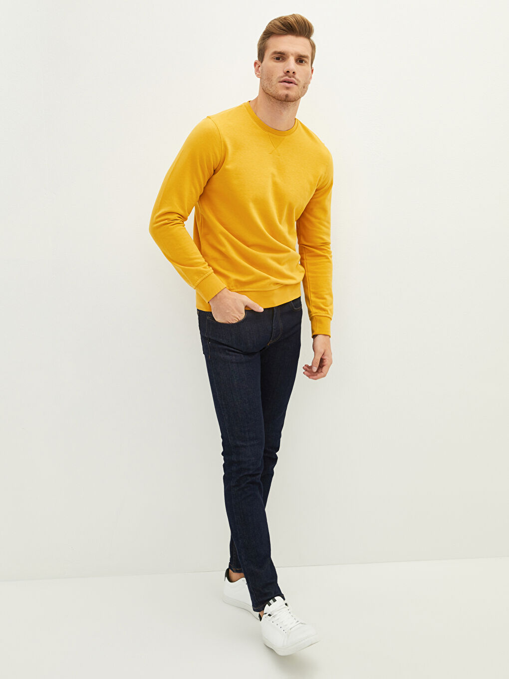 Crew Neck Long Sleeve Basic Men's Sweatshirt-3