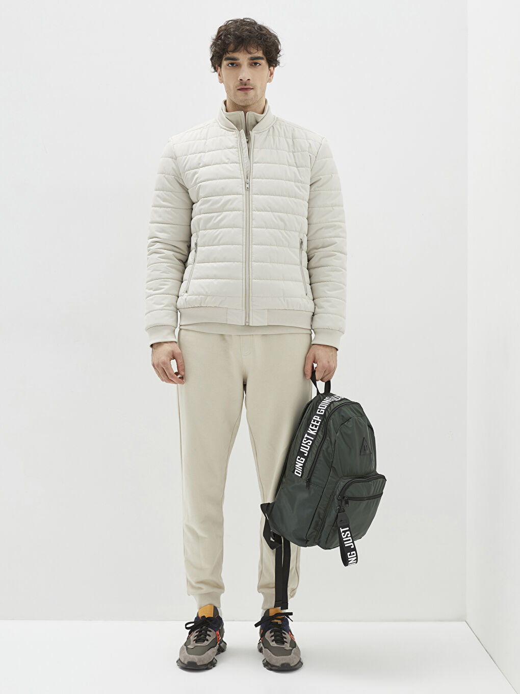 حقيبة ظهر مطبوعة بشعار للرجال-1