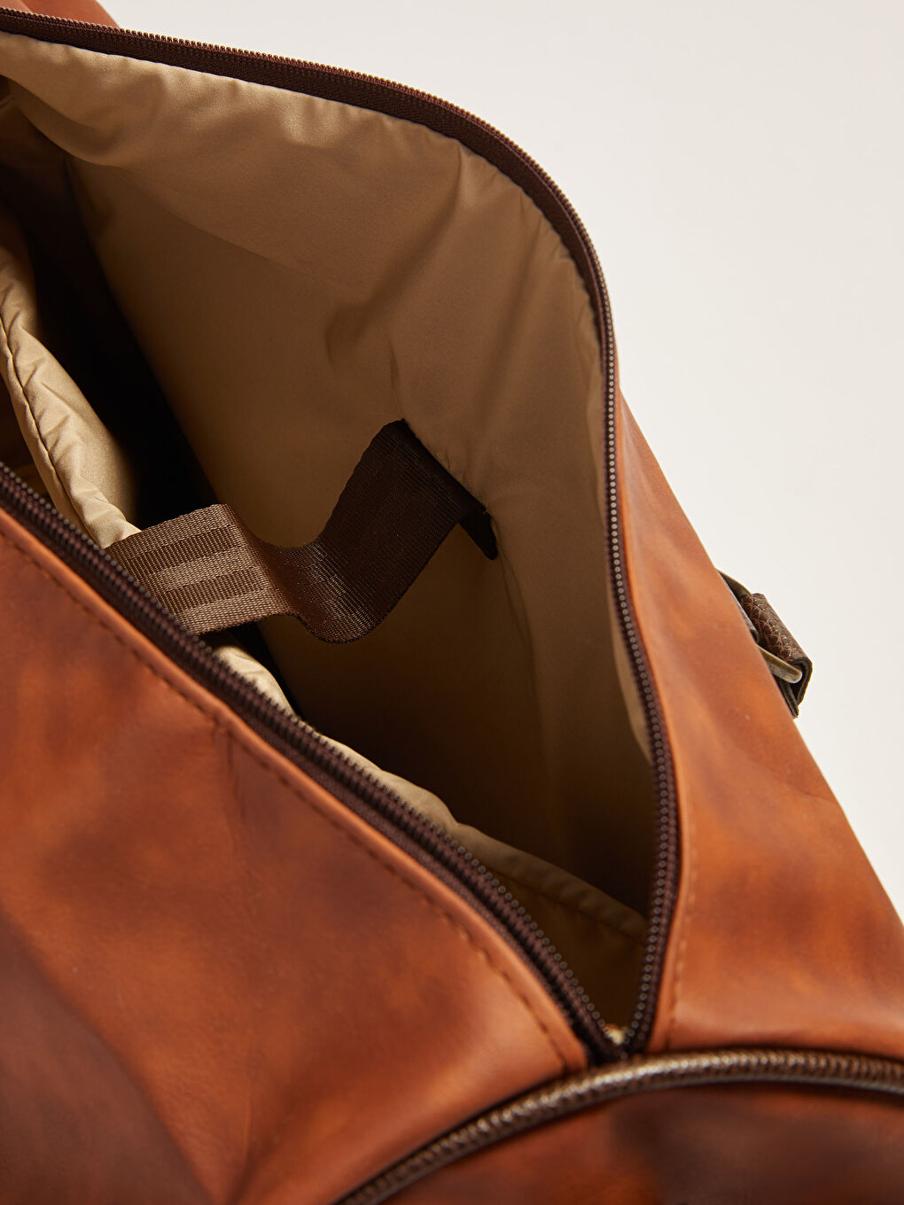 Deri Görünümlü Valiz-4