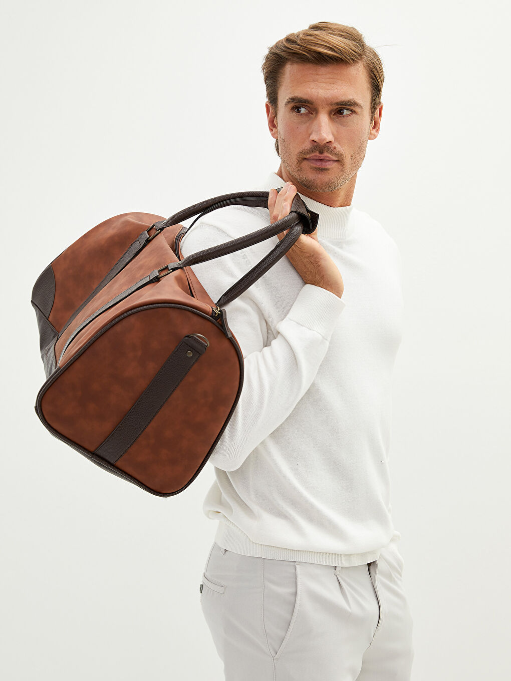 Deri Görünümlü Valiz