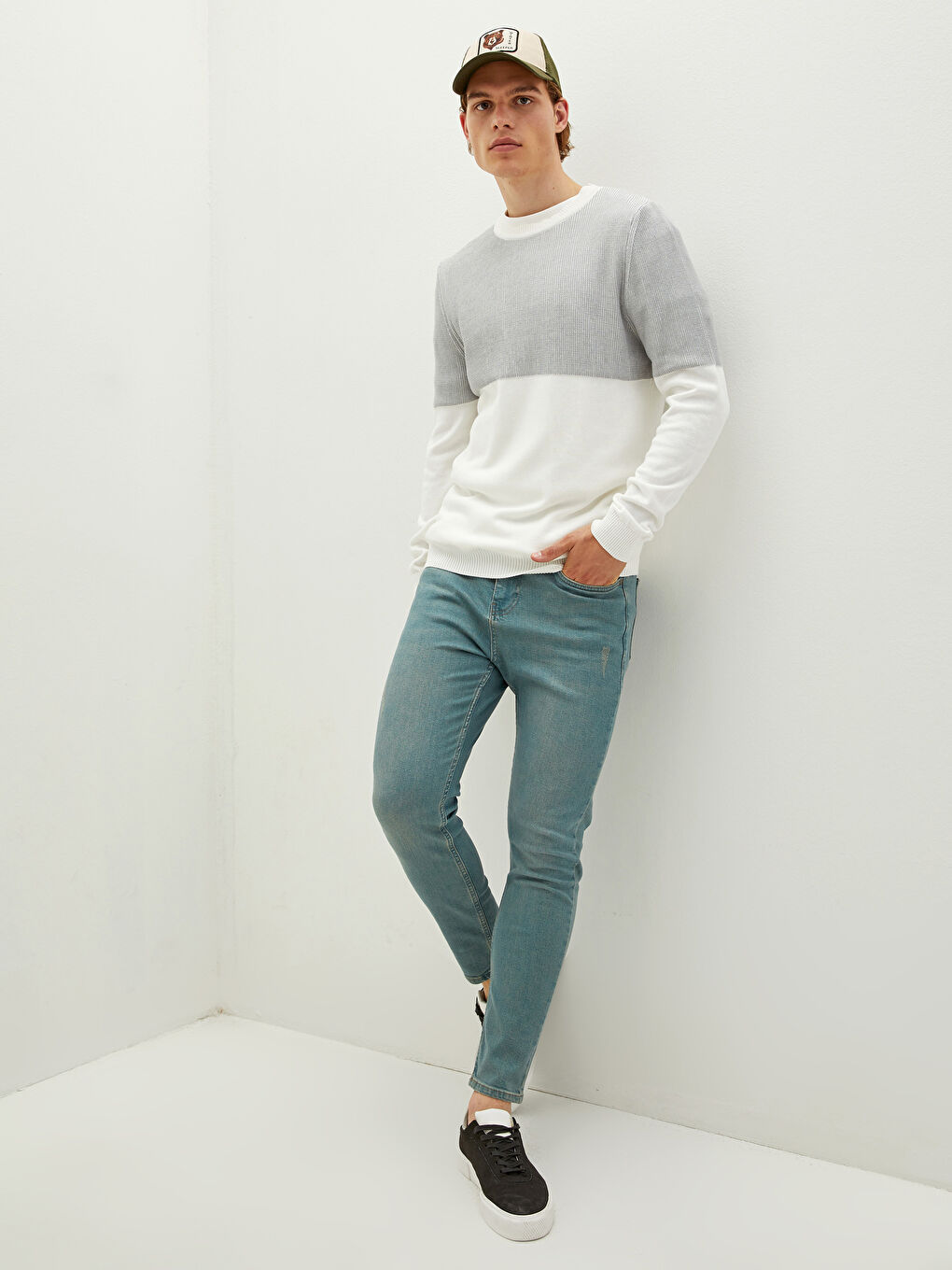 Crew Neck Long Sleeve Color Block Men's Knitwear Sweater-3