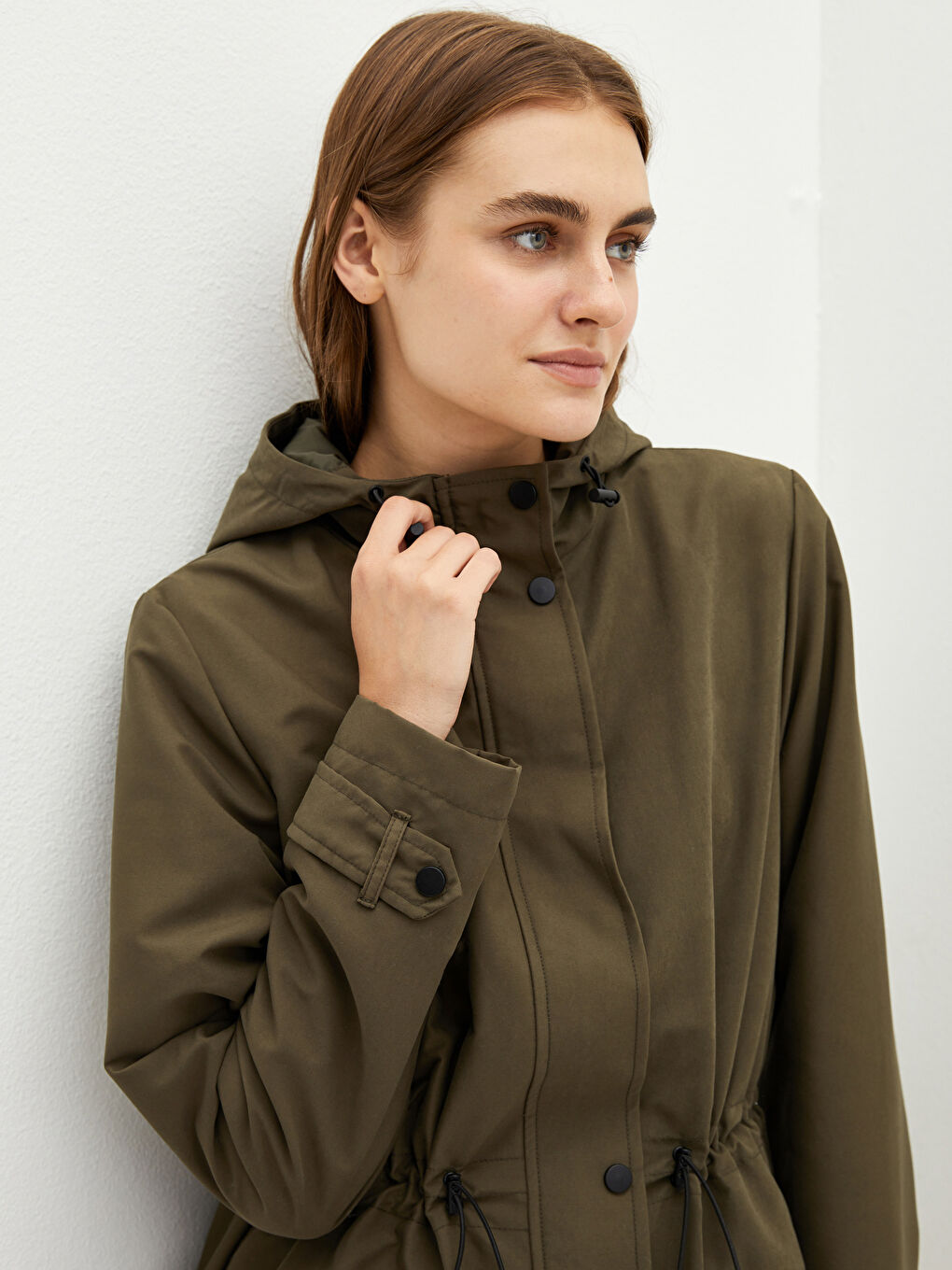 Haki Kapüşonlu Düz Uzun Kollu İnce Kadın Mont-5