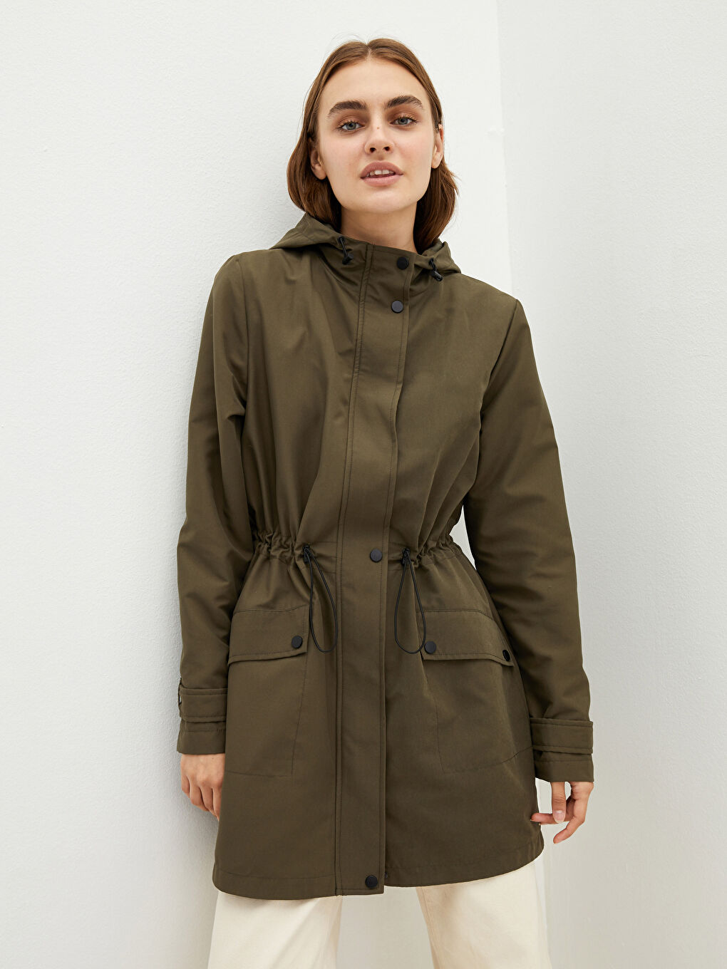 Haki Kapüşonlu Düz Uzun Kollu İnce Kadın Mont-1