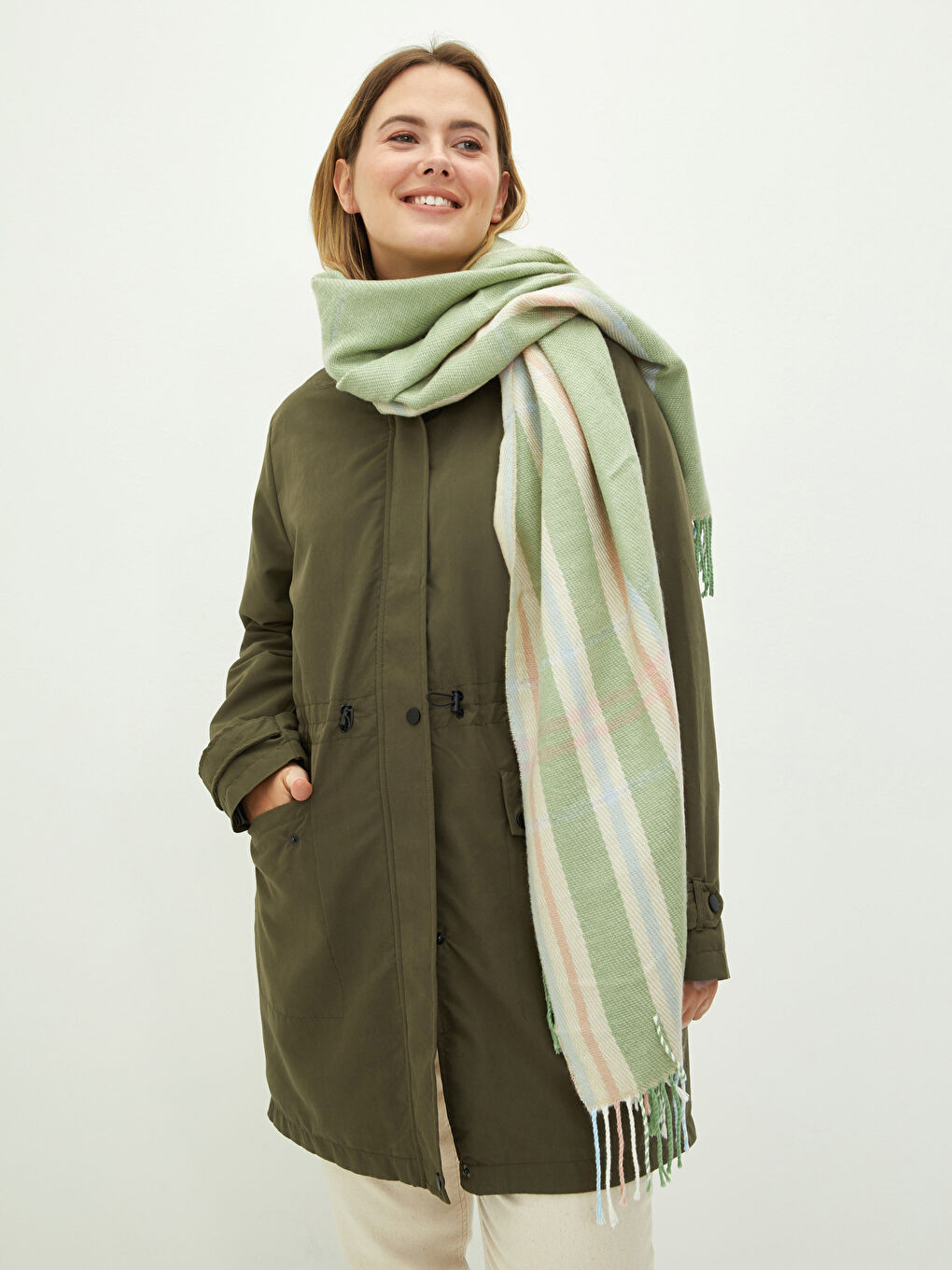 Haki Kapüşonlu Düz Uzun Kollu İnce Kadın Mont