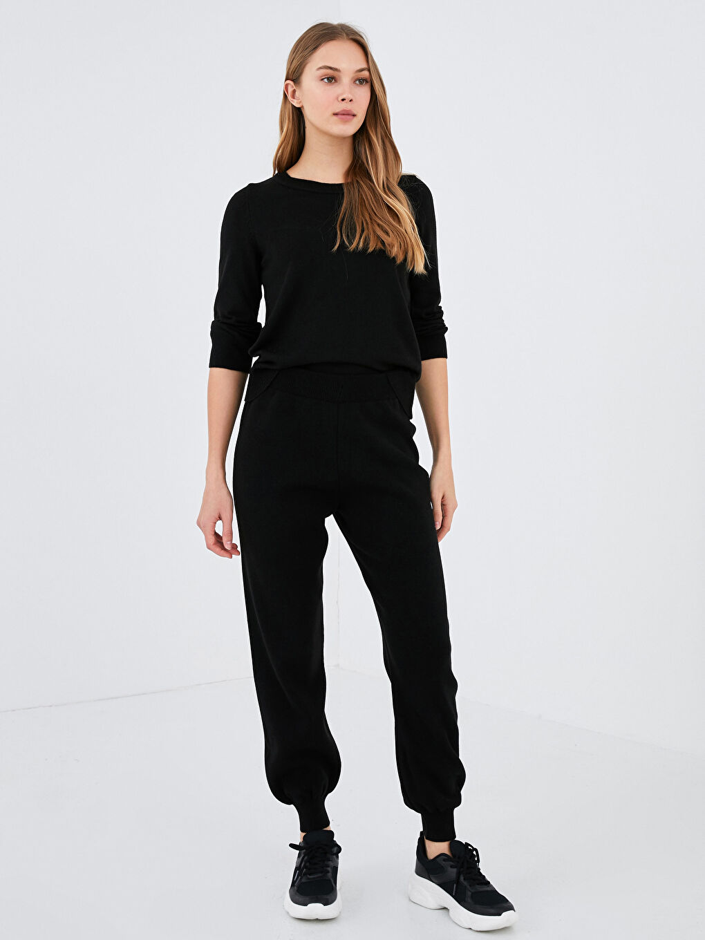 بنطلون رياضي تريكو نسائي بوسط مطاطي ورِجل رفيعة-1