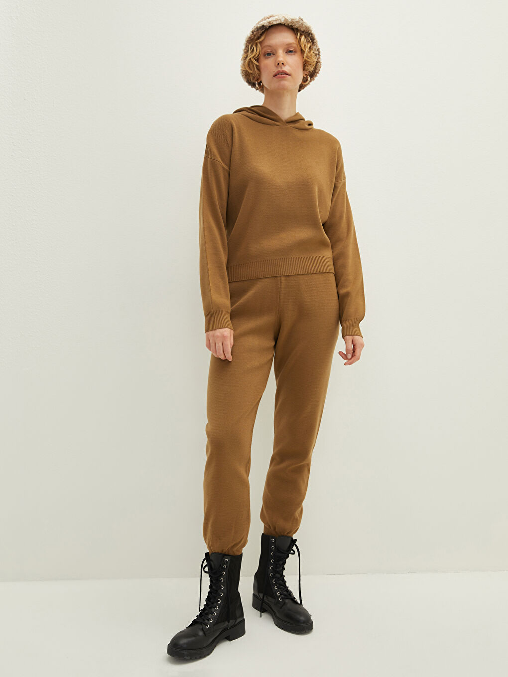 Kahverengi Kapüşon Yaka Düz Uzun Kollu Kadın Triko Kazak-2