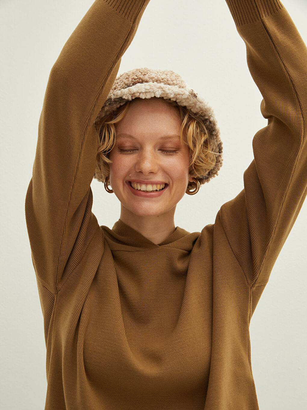 Kahverengi Kapüşon Yaka Düz Uzun Kollu Kadın Triko Kazak-3