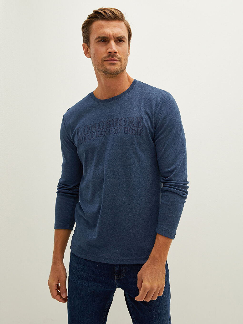 تيشيرت رجالي مطبوع بأكمام طويلة ورقبة دائرية-1