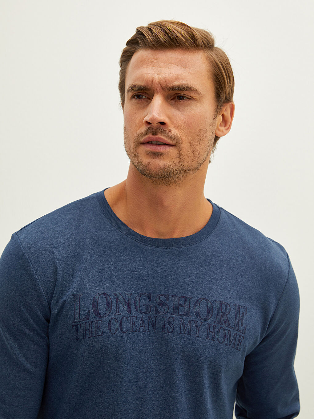 تيشيرت رجالي مطبوع بأكمام طويلة ورقبة دائرية-2