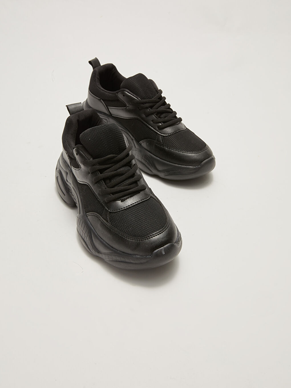 Siyah File Detaylı Kalın Tabanlı Kadın Spor Ayakkabı-2