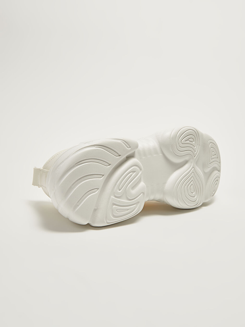 حذاء رياضي نسائي بنعل سميك وتفاصيل شبكية-4