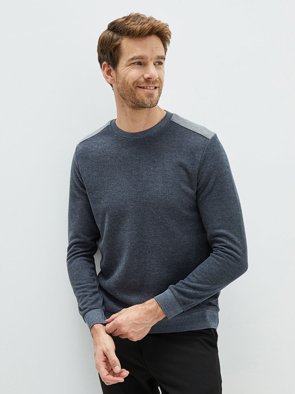LCWAIKIKI Classic Crew Neck Long Sleeve Thick Men's Sweatshirt -W12780Z8-DLQ
